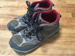 Merrell Kid’s Mid Waterproof Hiking Boot Size 5 M Earth Color