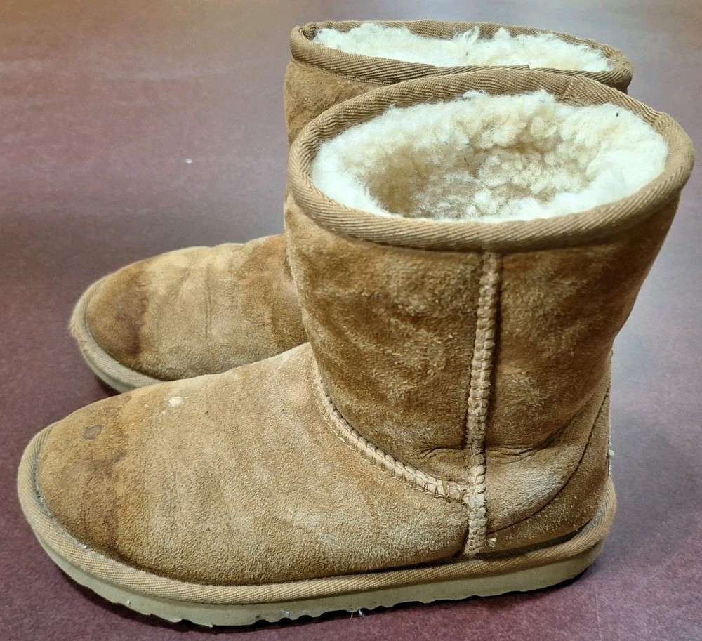 UGG Kid’s Classic II 1017703K Brown Suede Boots Size 3