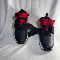 Size 5 (GS) – Nike Team Hustle Mid Black Racer Red