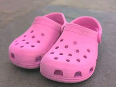 Crocs Classic Clogs Size C 9, Little Kids Girls, Bubble Gum Pink