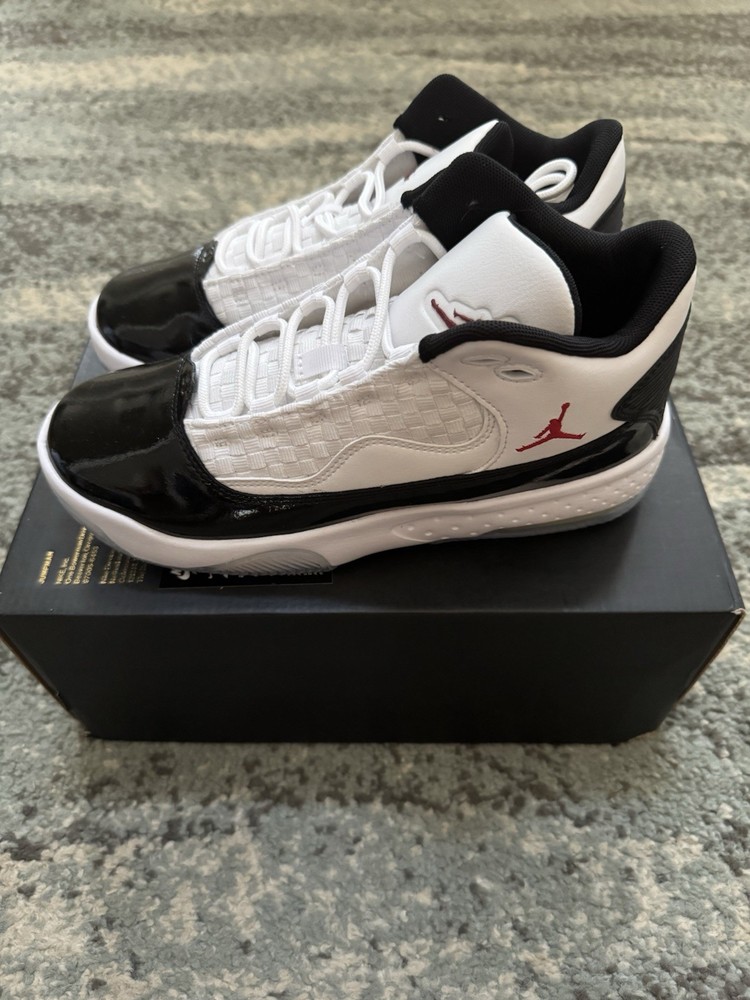 Jordan Max Aura 2 (GS) Size 5.5Y