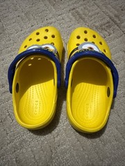 Crocs Classic Clog Despicable Me Minions Fun Lab AM Minions Big Kids Size C8
