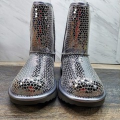 UGG Classic II Gel Hearts Silver Sequin Boots 1151613K Size 6 Kids Women’s 7 NIB