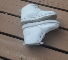 UGG ‘Neumel’ Leather Chukka Boots kids Size 4 Excellent Condition