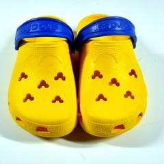 Crocs Classic Clogs Mickey Mouse Yellow Blue Strap Kid’s 4 Slip On Shoes