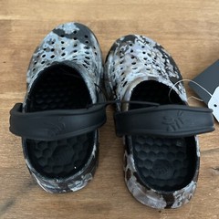Joybees Kids Size C6/7- Durable & Comfy Sandal – Black/Camo With Popinz