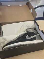 Jordan 1 Retro High OG (PS) Black/Medium Grey-White Unisex Kids US 3Y FD5304-010