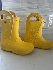 Crocs – Youth Sz J3 “Handle It Rain Boots” Yellow Waterproof Pull On Rubber EUC