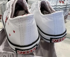 New Peanuts Snoopy Hearts White Canvas Lace-Up Shoes – New In Box – Size 11 Kids