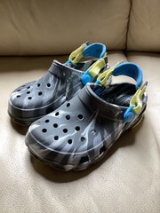 Child Size 13 Gray Marble Swirl Crocs All Terrain Clogs Shoes Blue/Yellow