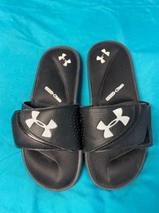 Under Armour Ignite VI Slide Sandals Youth size 5 Black w/ White Slip-on