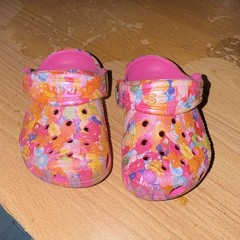 Crocs Classic Kids Clog Pink Multicolor Paint Splatter Slip-On Size 4
