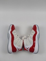 Jordan 11 Retro „Cherry“ Grade School Size 7Y
