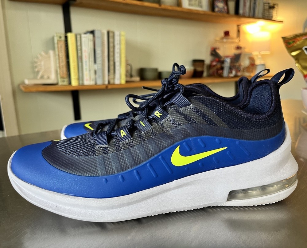 Nike air Max Axis Size 7 Youth