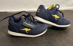 Vintage KangaRoos Kids Sneakers Shoes Size 10.5 Navy Yellow Pocket Pouch 10-1/2