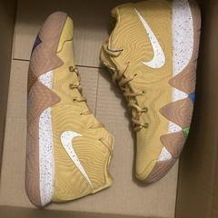 Nike Kyrie 4 Basketball Sneaker US 9.5 Tan/White Cinnamon Toast Crunch