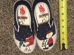 Vans x Peanuts Charlie Brown Christmas Kids Size 1.o Classic Slip On Sneaker