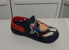 Pre Owned Crocs Marvel Avengers Clogs Youth Size C 11 Iron Man Captain America