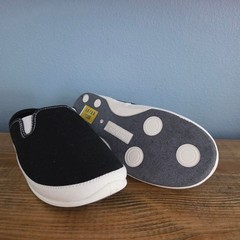 Deer Stags Youth Slipperooz Lil Spike Black Canvas Slip On Slipper Shoes Size 6M