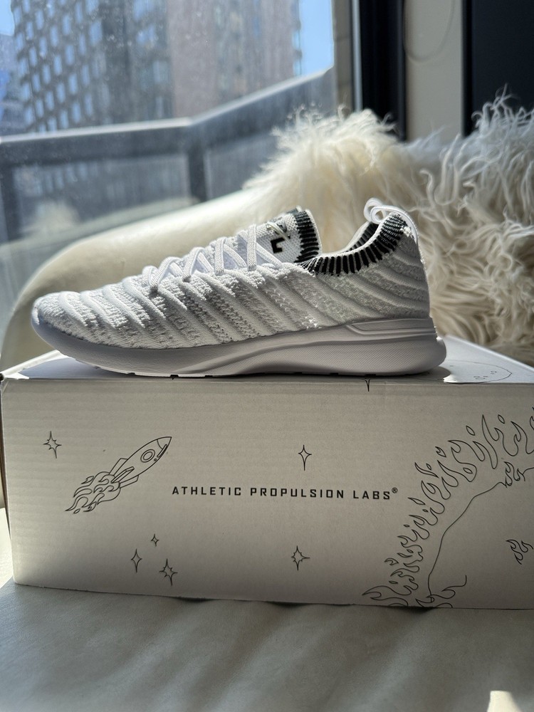 NIB, Ret $119, APL TechLoom White Wave Youth Sneakers (Size 4/EUR 35.5)