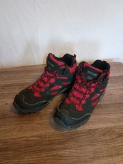 Regatta Youth Hiking Boots Size 4 Very Good Condition Red/Black