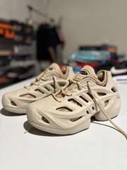 Adidas adiFOM CLIMACOOL J Kids Shoes Size 6-1/2 Style IF6583 Beige Soles Missing