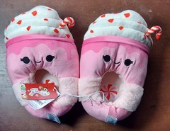 Squishmallow Peppermint Kids Slippers Size 4-5 NWT! With Bonus Stickers! (F1)