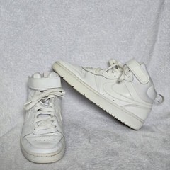 Size 5Y – Nike CD7782-100 Court Borough 2 Mid Triple White