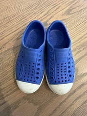 Native Kids Jefferson Slip On Regatta Blue White Water Shoes Toddler size C9 EUC