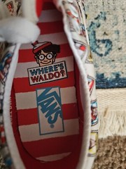 (Where’s Waldo) Postage Vans Era Multi color size 12 kids