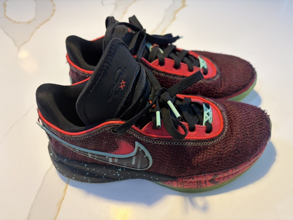 NIKE Lebron XX Night Maroon Sneakers Youth Size 6 or women 7.5 FB8974-600