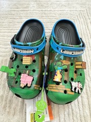 NWT Minecraft x Crocs Classic Clogs featuring specialized Jibbitz charms Size 6
