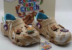 Crocs x CANDY SMELL Cinnamon Toast Crunch Croc Shoes Size J5 W7 M5 UNISEX