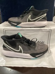 Nike Kyrie Flytrap Basketball Sneakers Black White Size 7Y Men 7 Women 8.5