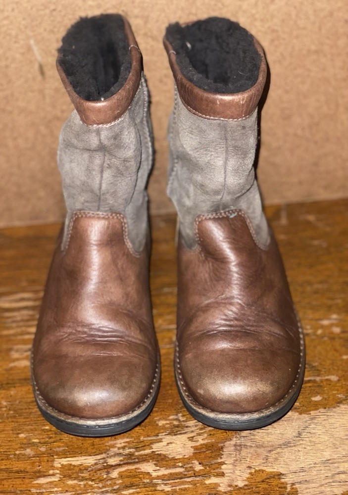 UGG Beacon Size EU 32 / US 2 Brown Leather Two Tone Shearling Lined Boots 5925