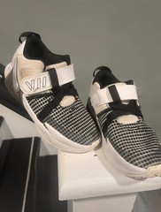 Nike LeBron Unisex Kids Sneaker Black/White Hook & Loop US 1Y DQ8647-100