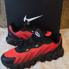 Nike Air Max DN8 (GS) Low Top Lace-Up Mesh Sneakers Black/Red 4.5Y