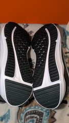 Nike Cosmic runners GS Black White 5y