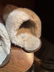 youth Bearpaw slippers size 2