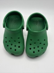Crocs Kids Size C6 Classic Kelly Green Clogs