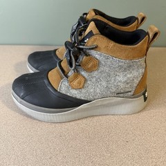Sorel OUT N ABOUT IV Classic Youth Waterproof Boot Size 4 Brown Grey and Black