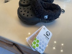 NEW Child Size C 6-7 Crocs Mammoth Kids Slip On Black Fuzzy And Black Lining