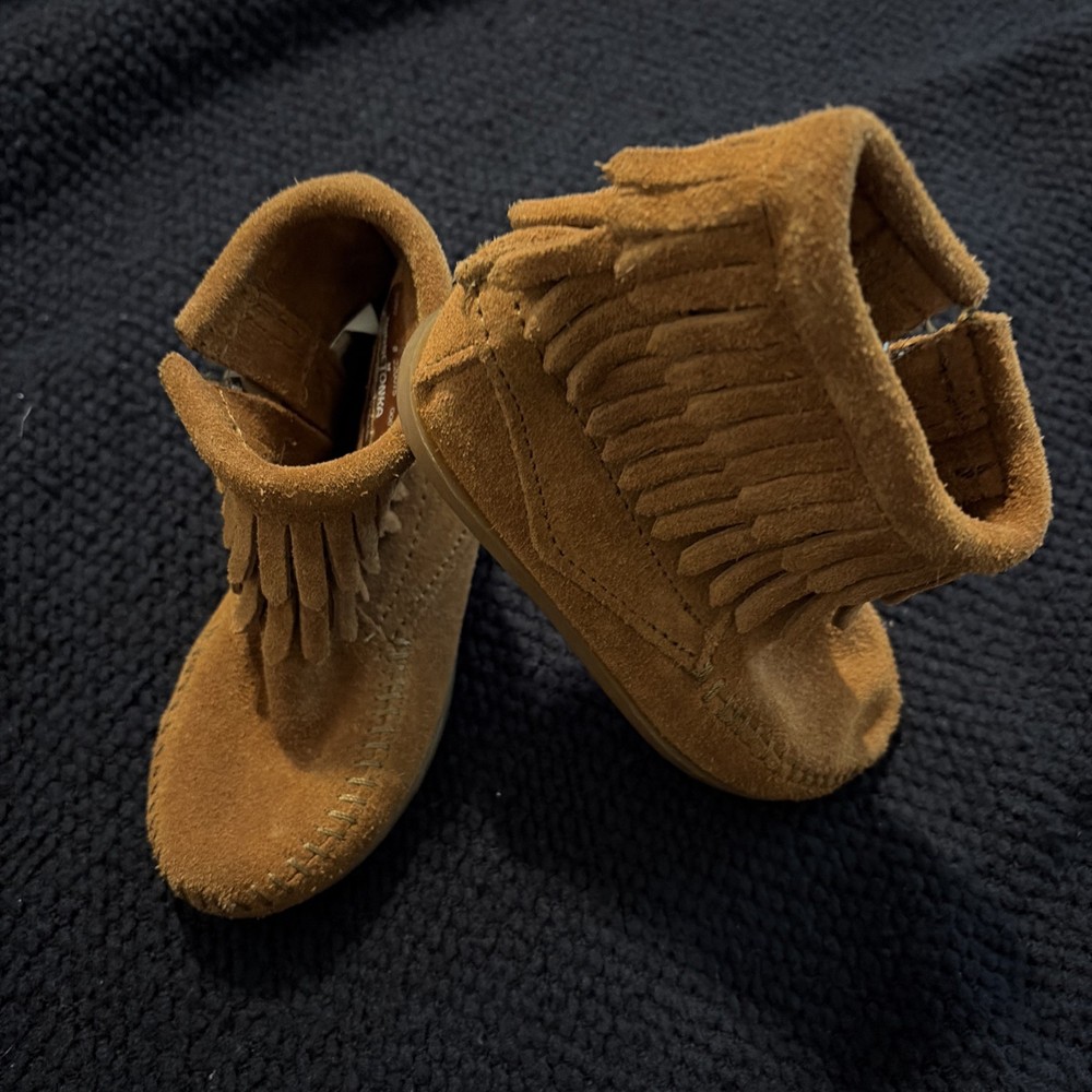 Minnetonka Kids‘ Suede Leather Double Fringe Soft Sole Moccasins Child Infant 8