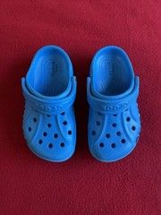 Crocs Kids‘ Baya Clog, advanced ventilation and pivoting heel strap, Blue, C8