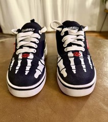Heelys Pro 20 Prints Skeleton Wheeled Sneaker Black White Red Youth Size 3