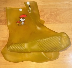 Child Size 1 Rubber Rain Boots, 1972 Snoopy And Woodstock, Yellow Over Boot 9”