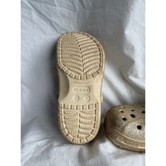 Crocs Classic Lined Gold Glitter Clogs Kids Size J2 Faux Fur Warm Sparkle Shoes