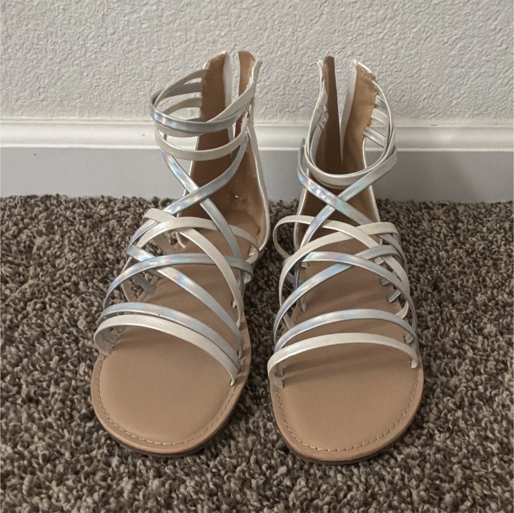 Cat & Jack Silver Strappy Gladiator Sandals Kids US 5 Zip Closure Flat