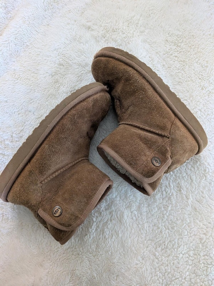 UGG Jona Boot Big Kids Size 4 Fall Winter Suede Snap Closure With Ugg Logo