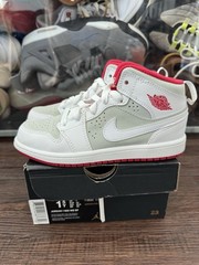 New Unworn Nike Air Jordan Retro 1 Mid WB SP Hare Bugs Bunny 719555 123 Sz 1.5Y